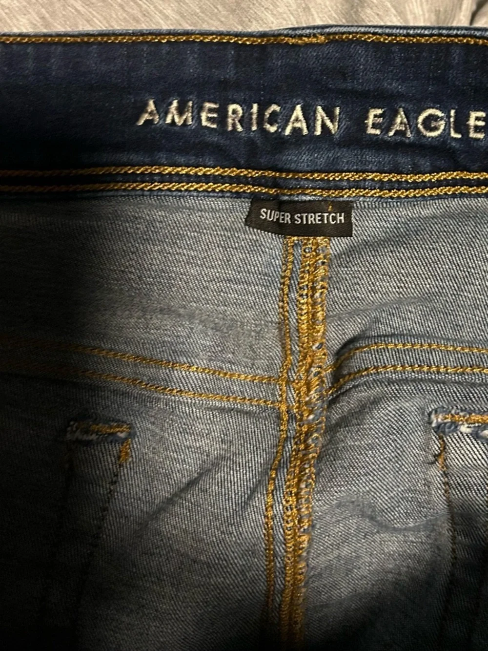 American Eagle Outfitters Dark Blue Denim Jeans with Gold Stitching - Picture 2 of 6